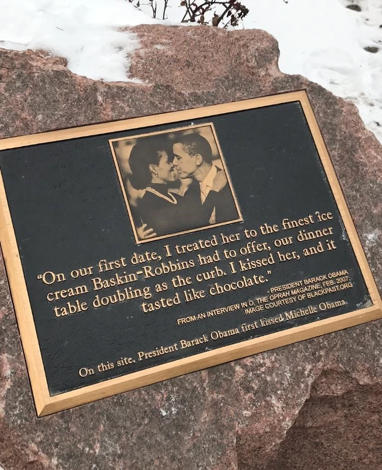 Michelle and Obama first kiss